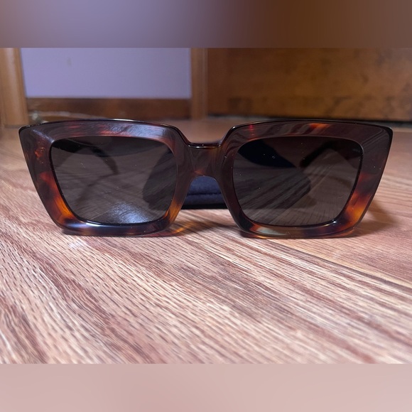 Celine Sunglasses with soft case - Picture 7 of 16